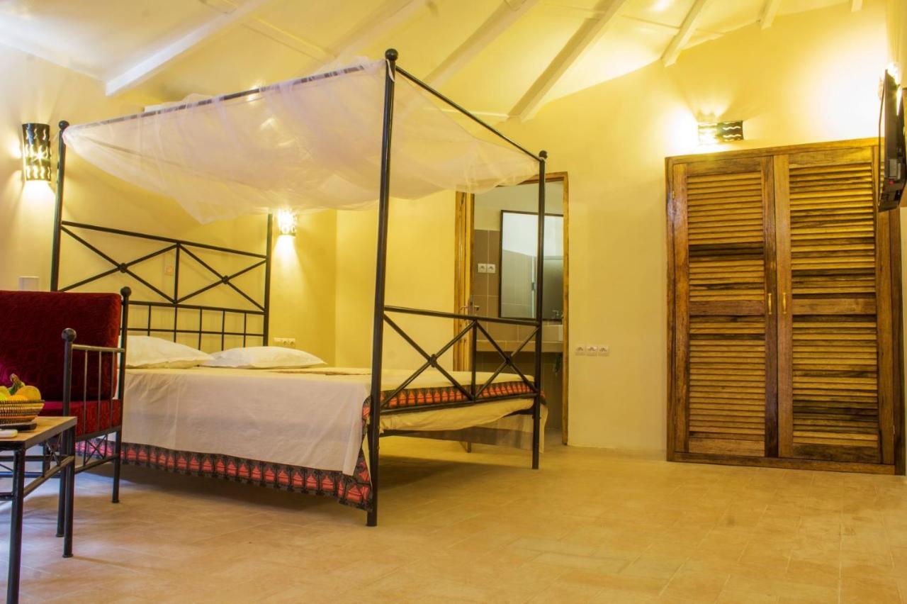 Diamarek Hotel Sur La Plage Saint-Louis Bagian luar foto
