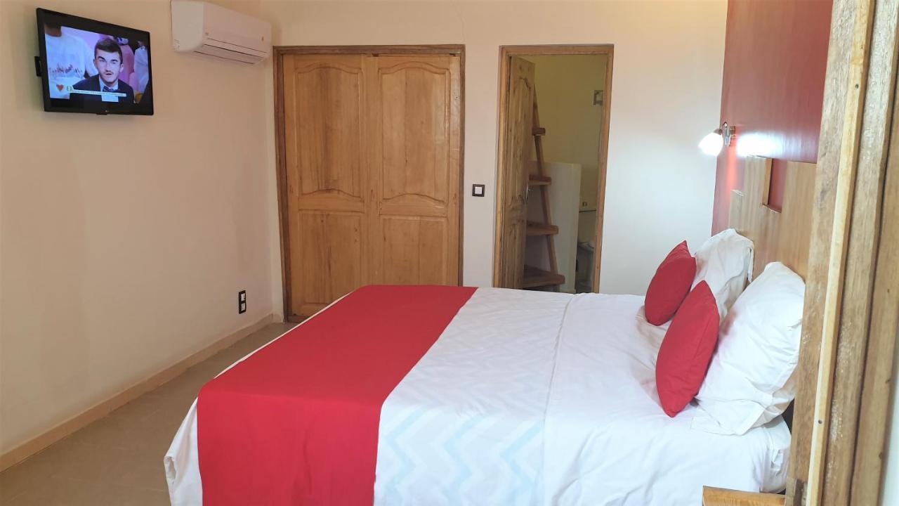 Diamarek Hotel Sur La Plage Saint-Louis Bagian luar foto